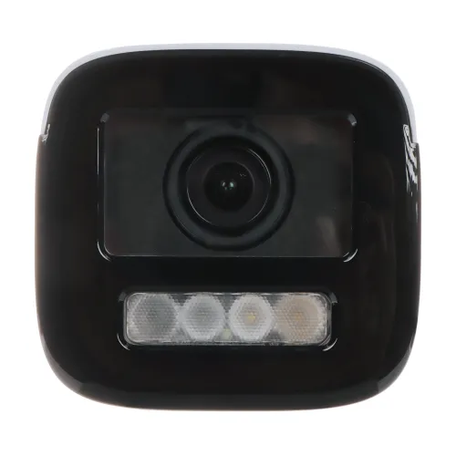 Czarna kamera cofania z centralnie umieszczonym obiektywem i trzema diodami LED poniżej. Obudowa ma błyszczące wykończenie i prostokątny kształt.