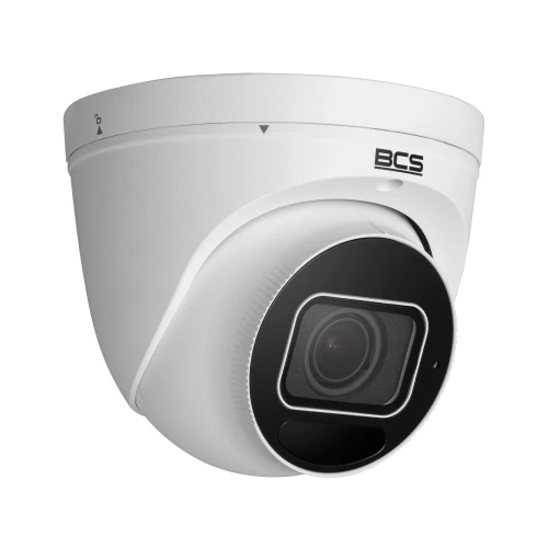 Biała, kopułowa kamera IP o rozdzielczości 4MPx marki BCS z czarnym obiektywem. Kamera ma nowoczesny design i jest przeznaczona do monitoringu.