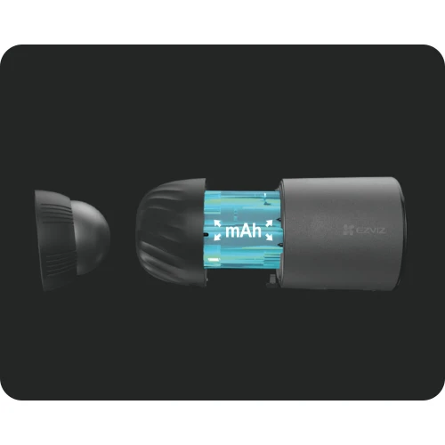 Kamera bezprzewodowa zasilana bateriami, o rozdzielczości 4MP, z widocznym miejscem na baterie. Obudowa jest czarna, a bateria ma oznaczenie mAh.