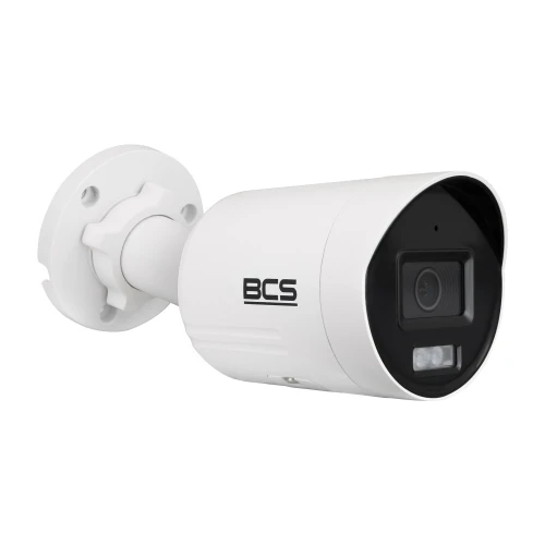 Biała kamera tubowa BCS z czarnym panelem frontowym i logo BCS na boku, zamontowana na regulowanym uchwycie ściennym. Kamera posiada widoczny obiektyw oraz diody LED doświetlające.