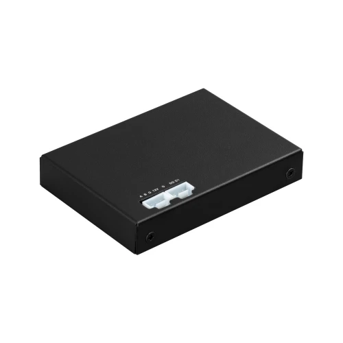Czarny konwerter sygnału RS485 do WiFi w prostokątnej obudowie z białymi złączami na górnej powierzchni. Urządzenie ma minimalistyczny design i jest przeznaczone do zastosowań sieciowych.