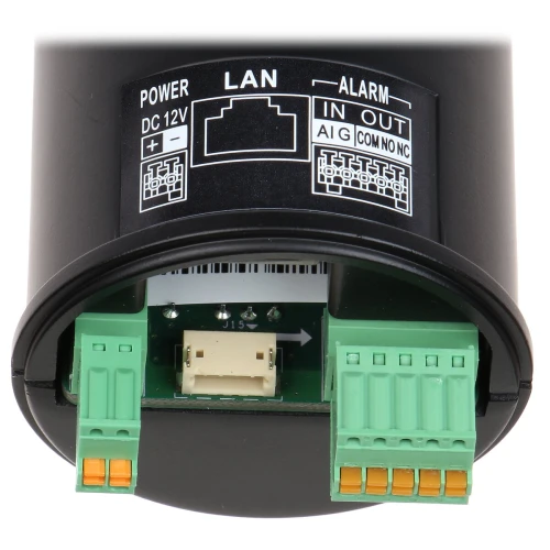 Zdjęcie przedstawia złącza urządzenia elektronicznego, w tym port LAN oraz złącza alarmowe i zasilania DC 12V. Widoczne są zielone terminale śrubowe oraz oznaczenia funkcji na obudowie.