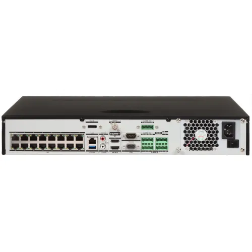 Panel tylny urządzenia elektronicznego z różnorodnymi portami, w tym HDMI, USB, LAN oraz złączami audio. Po prawej stronie znajduje się wentylator i gniazdo zasilania.