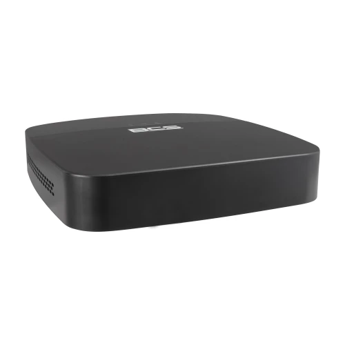 Czarny rejestrator IP BCS L-SNVR080 o prostokątnym kształcie z zaokrąglonymi krawędziami. Na górnej powierzchni widoczne jest logo producenta.