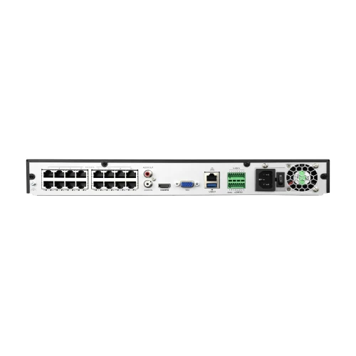 Na zdjęciu znajduje się tył rejestratora IP z różnymi portami i złączami, w tym portami Ethernet, HDMI, VGA, USB oraz złączem zasilania. Urządzenie ma metalową obudowę i jest przeznaczone do montażu w systemach monitoringu.