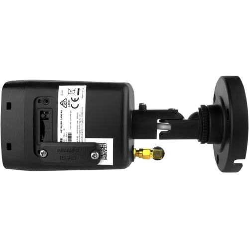 Czarna, sieciowa kamera tubowa IP z widocznym gniazdem na kartę microSD i przyciskiem reset. Kamera posiada regulowany uchwyt montażowy i złącze antenowe.