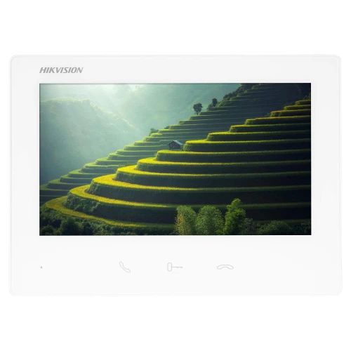 Zdjęcie przedstawia wideodomofon Hikvision z wyświetlaczem, na którym widoczne są zielone tarasy ryżowe. Urządzenie ma elegancki, biały design z ikonami funkcji na dole.