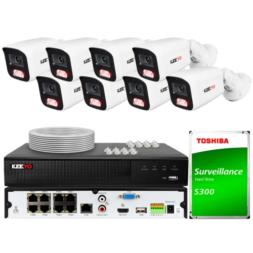 Zestaw do monitoringu składający się z ośmiu białych kamer marki Keeyo, rejestratora, dysku twardego Toshiba S300 oraz akcesoriów montażowych. Widoczne są porty i złącza na tylnym panelu rejestratora.
